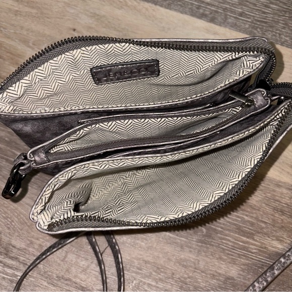 Jen & Co Leopard Print Crossbody and Wristlet - Picture 3 of 7